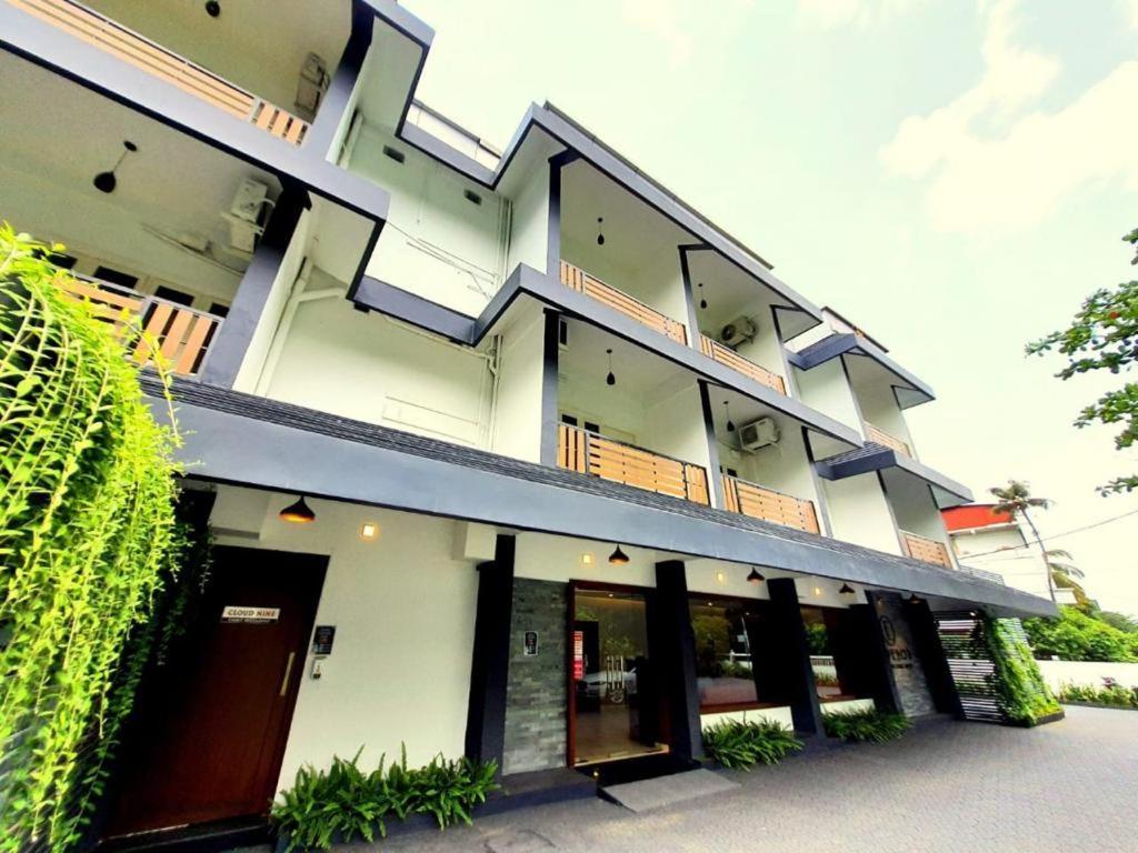 Emperor-Hotel Rachana Continental Pvt Ltd Kizhake Chalakudi ภายนอก รูปภาพ