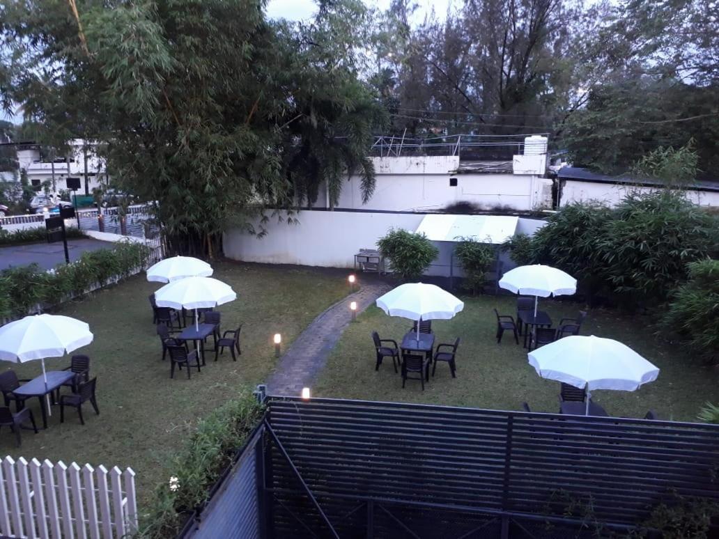 Emperor-Hotel Rachana Continental Pvt Ltd Kizhake Chalakudi ภายนอก รูปภาพ