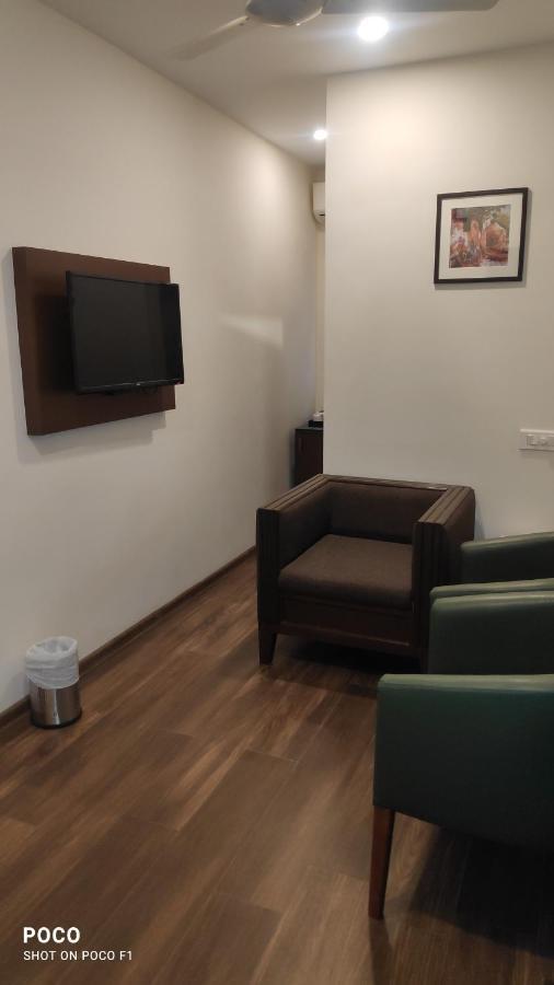 Emperor-Hotel Rachana Continental Pvt Ltd Kizhake Chalakudi ภายนอก รูปภาพ