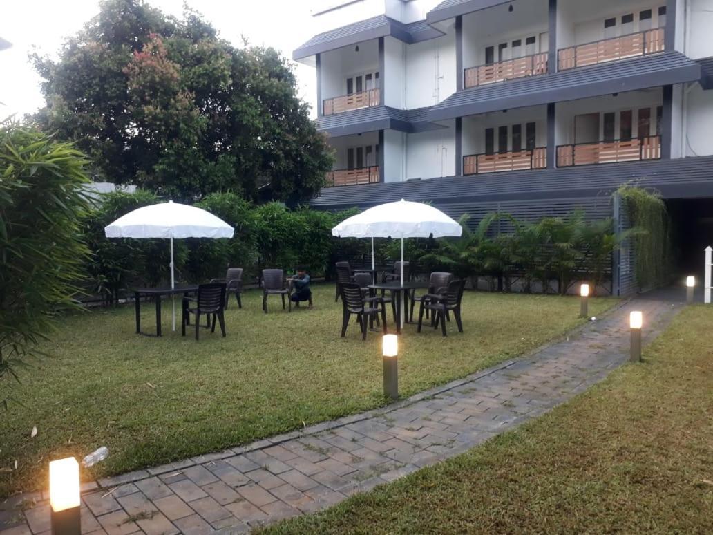 Emperor-Hotel Rachana Continental Pvt Ltd Kizhake Chalakudi ภายนอก รูปภาพ