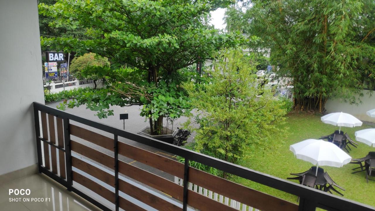 Emperor-Hotel Rachana Continental Pvt Ltd Kizhake Chalakudi ภายนอก รูปภาพ